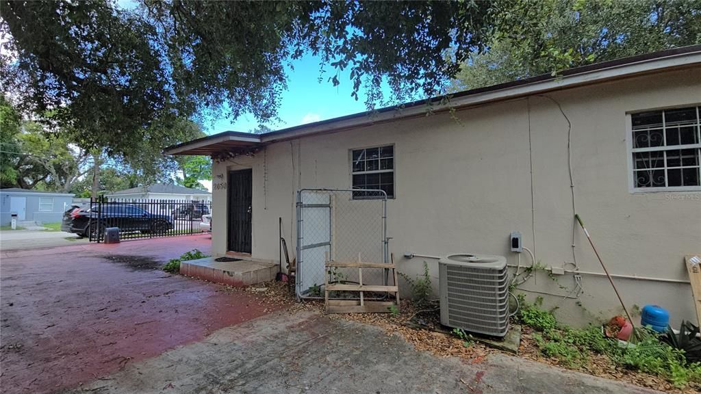 Под контрактом: $285,000 (3 спален, 1 ванн, 660 Квадратных фут)