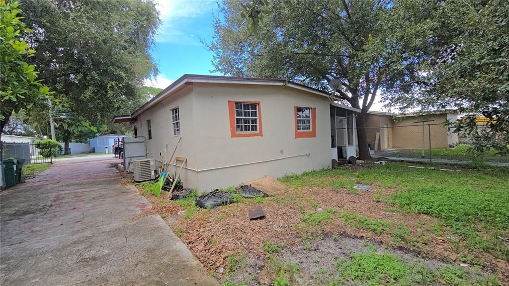 Под контрактом: $285,000 (3 спален, 1 ванн, 660 Квадратных фут)