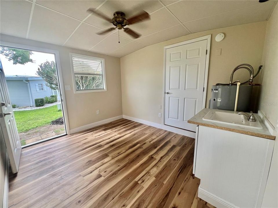 Active With Contract: $159,900 (2 beds, 2 baths, 1104 Square Feet)