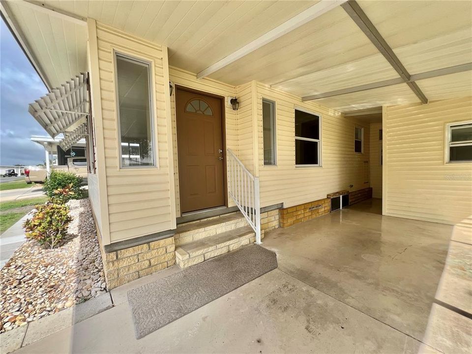 Active With Contract: $159,900 (2 beds, 2 baths, 1104 Square Feet)