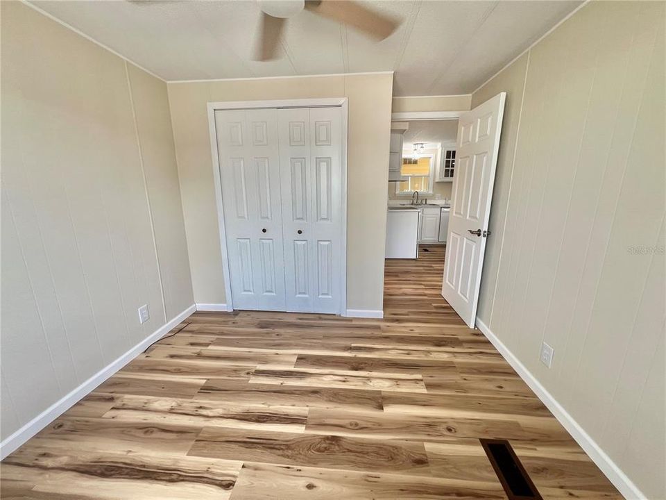 Active With Contract: $159,900 (2 beds, 2 baths, 1104 Square Feet)