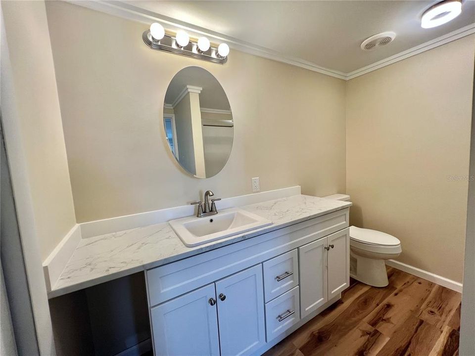 Active With Contract: $159,900 (2 beds, 2 baths, 1104 Square Feet)