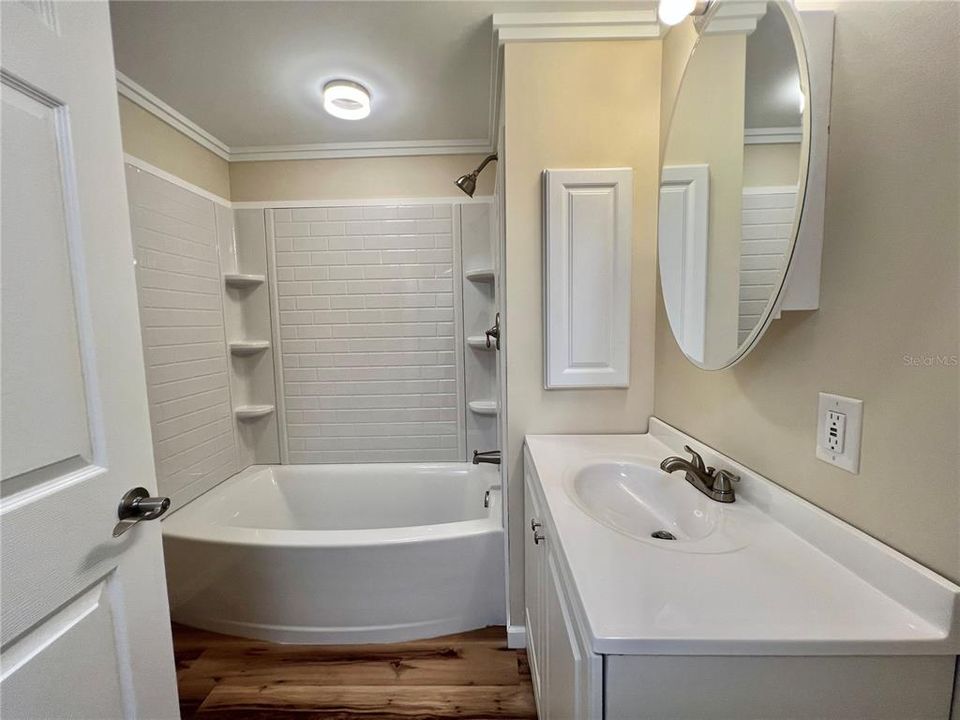 Active With Contract: $159,900 (2 beds, 2 baths, 1104 Square Feet)