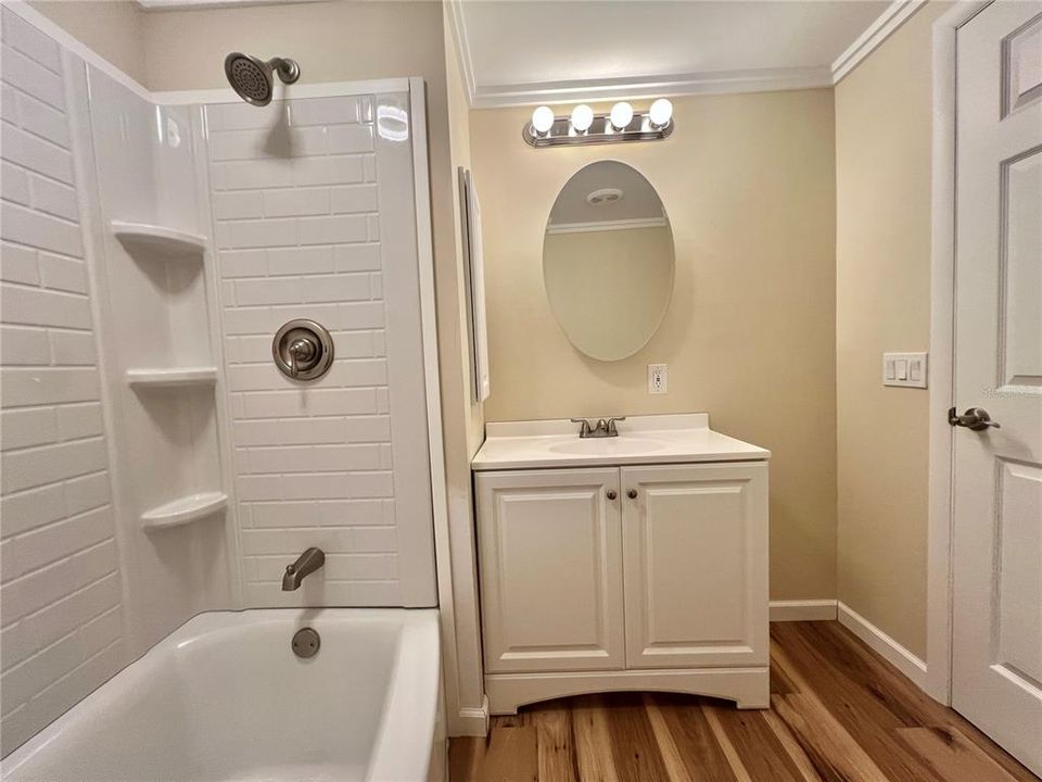 Active With Contract: $159,900 (2 beds, 2 baths, 1104 Square Feet)