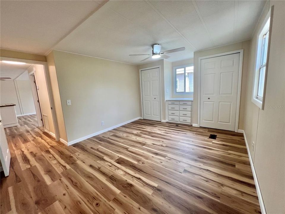 Active With Contract: $159,900 (2 beds, 2 baths, 1104 Square Feet)