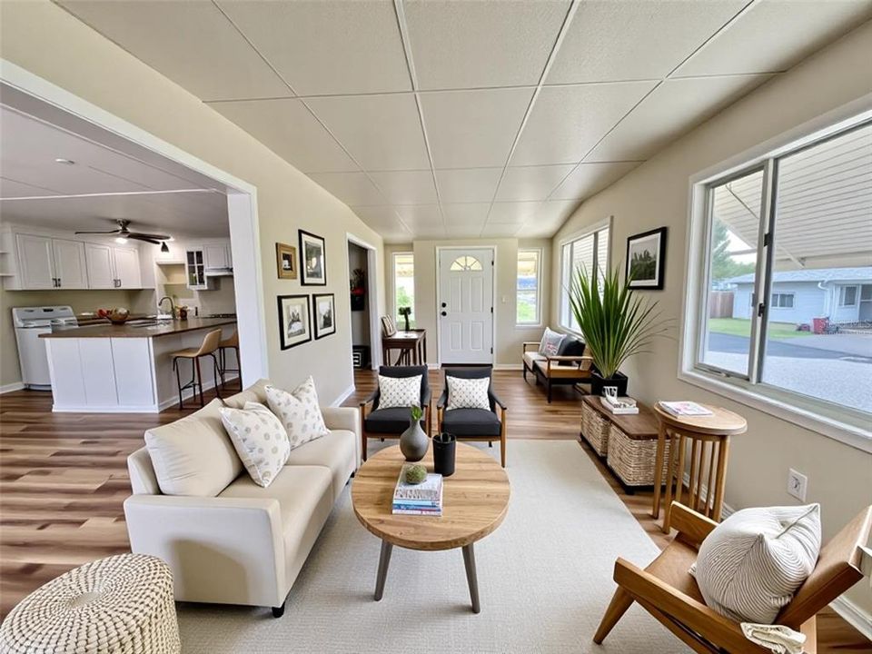 Active With Contract: $159,900 (2 beds, 2 baths, 1104 Square Feet)