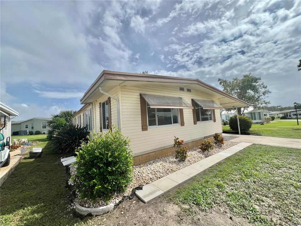 Active With Contract: $159,900 (2 beds, 2 baths, 1104 Square Feet)