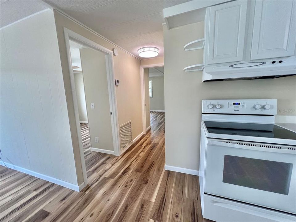 Active With Contract: $159,900 (2 beds, 2 baths, 1104 Square Feet)