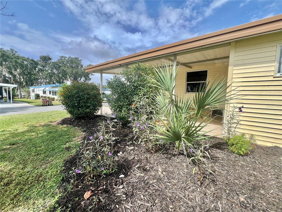 Active With Contract: $159,900 (2 beds, 2 baths, 1104 Square Feet)