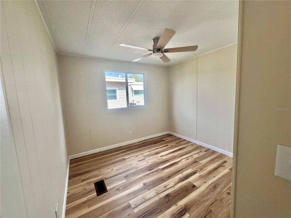 Active With Contract: $159,900 (2 beds, 2 baths, 1104 Square Feet)