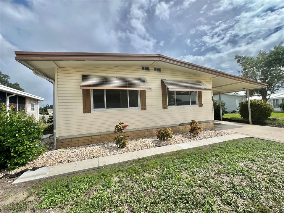 Active With Contract: $159,900 (2 beds, 2 baths, 1104 Square Feet)
