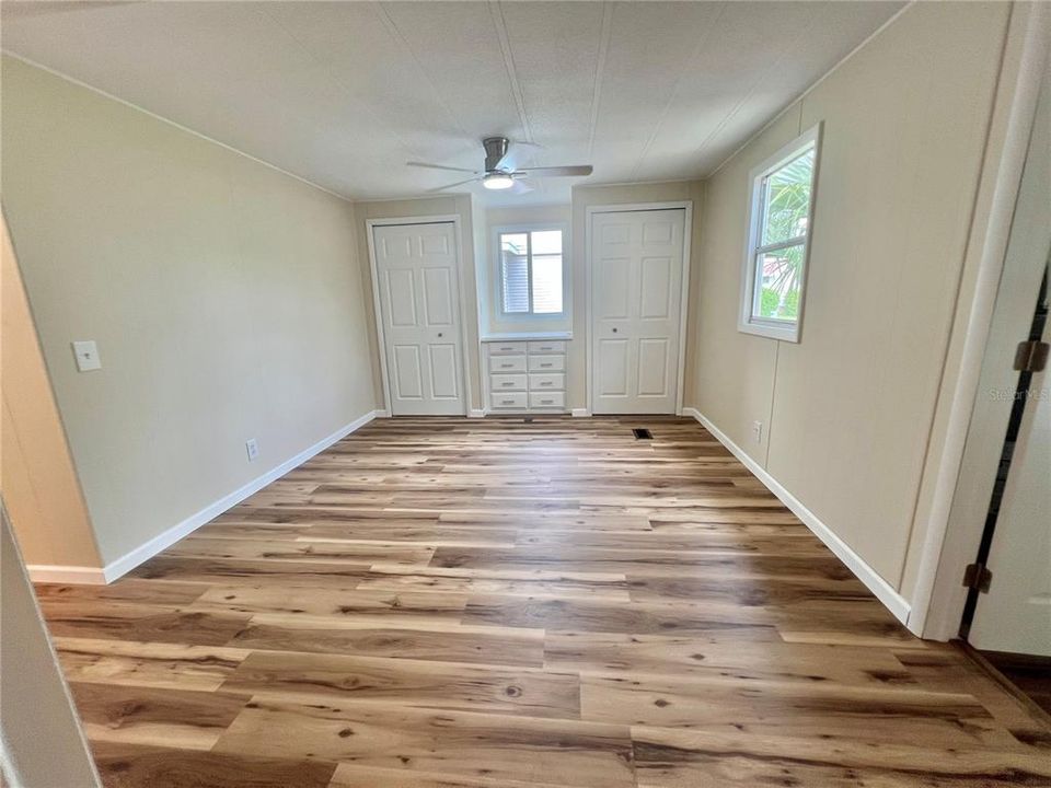 Active With Contract: $159,900 (2 beds, 2 baths, 1104 Square Feet)