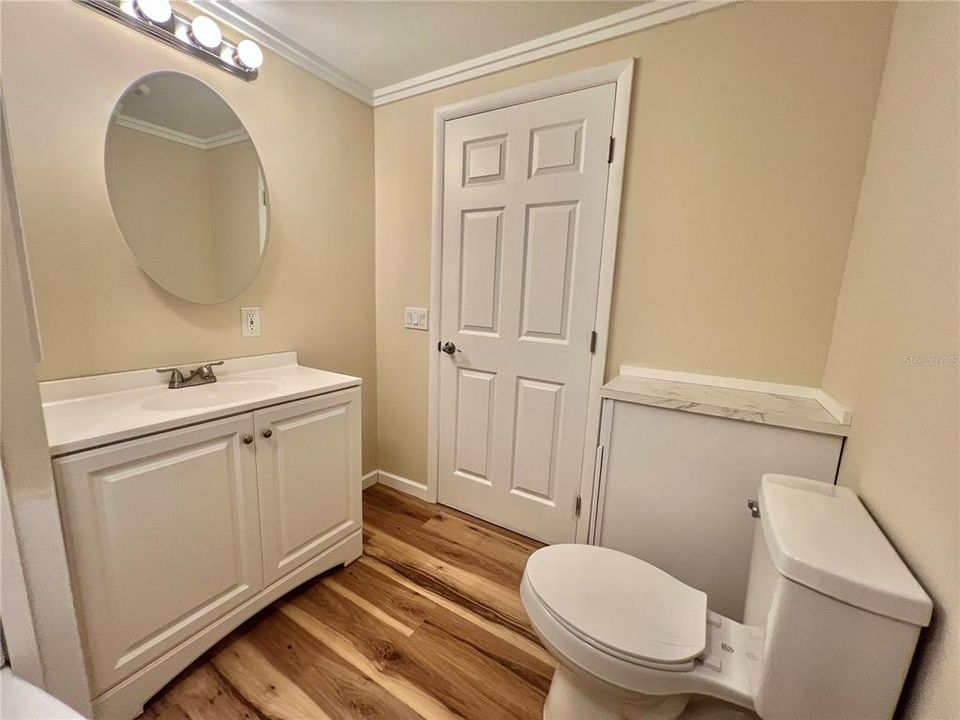 Active With Contract: $159,900 (2 beds, 2 baths, 1104 Square Feet)