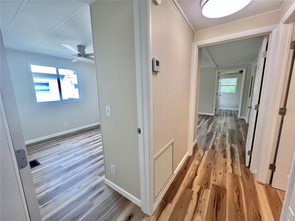 Active With Contract: $159,900 (2 beds, 2 baths, 1104 Square Feet)