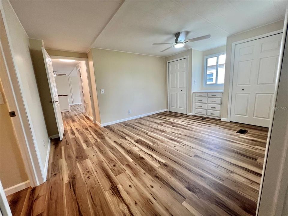 Active With Contract: $159,900 (2 beds, 2 baths, 1104 Square Feet)