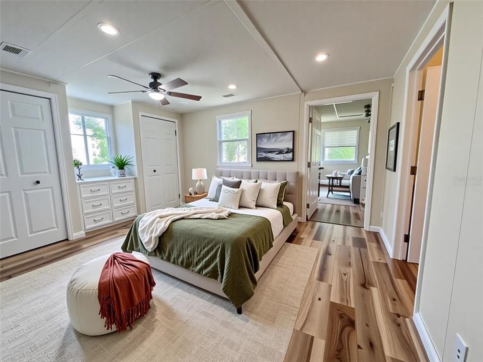 Active With Contract: $159,900 (2 beds, 2 baths, 1104 Square Feet)