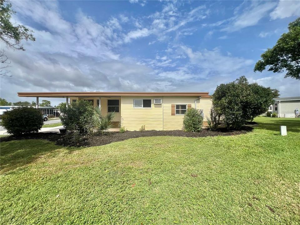 Active With Contract: $159,900 (2 beds, 2 baths, 1104 Square Feet)