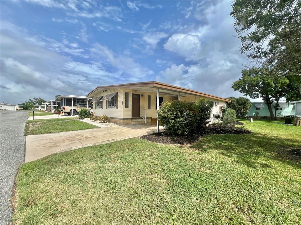 Active With Contract: $159,900 (2 beds, 2 baths, 1104 Square Feet)