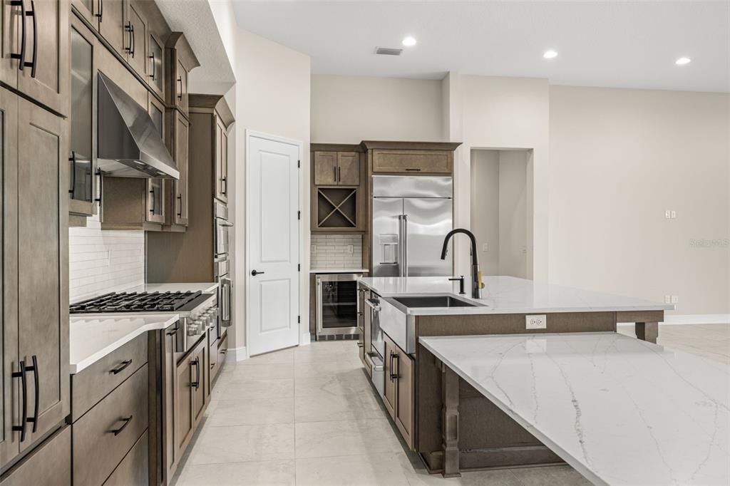 На продажу: $1,344,400 (5 спален, 4 ванн, 4605 Квадратных фут)