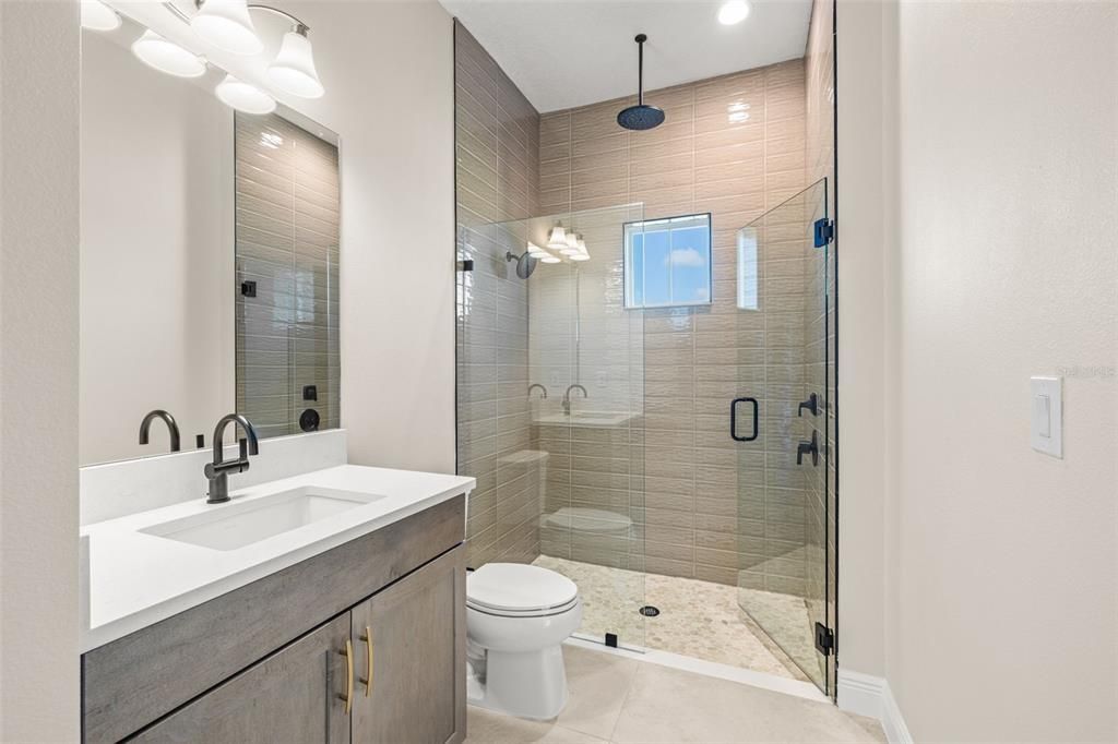 На продажу: $1,344,400 (5 спален, 4 ванн, 4605 Квадратных фут)