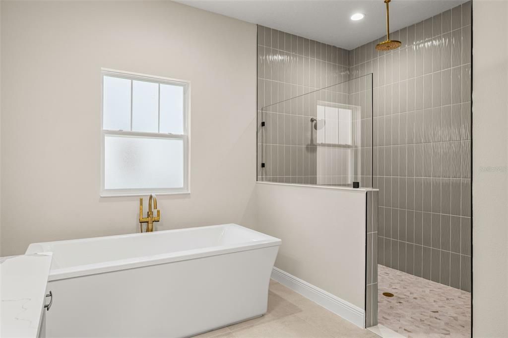 На продажу: $1,344,400 (5 спален, 4 ванн, 4605 Квадратных фут)