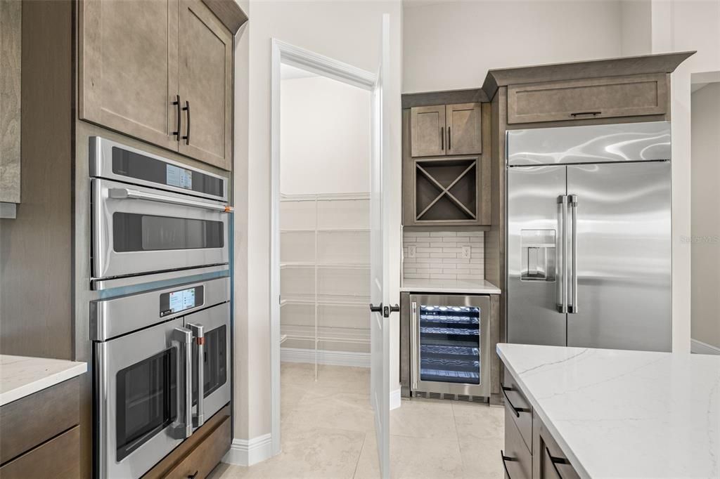 На продажу: $1,344,400 (5 спален, 4 ванн, 4605 Квадратных фут)