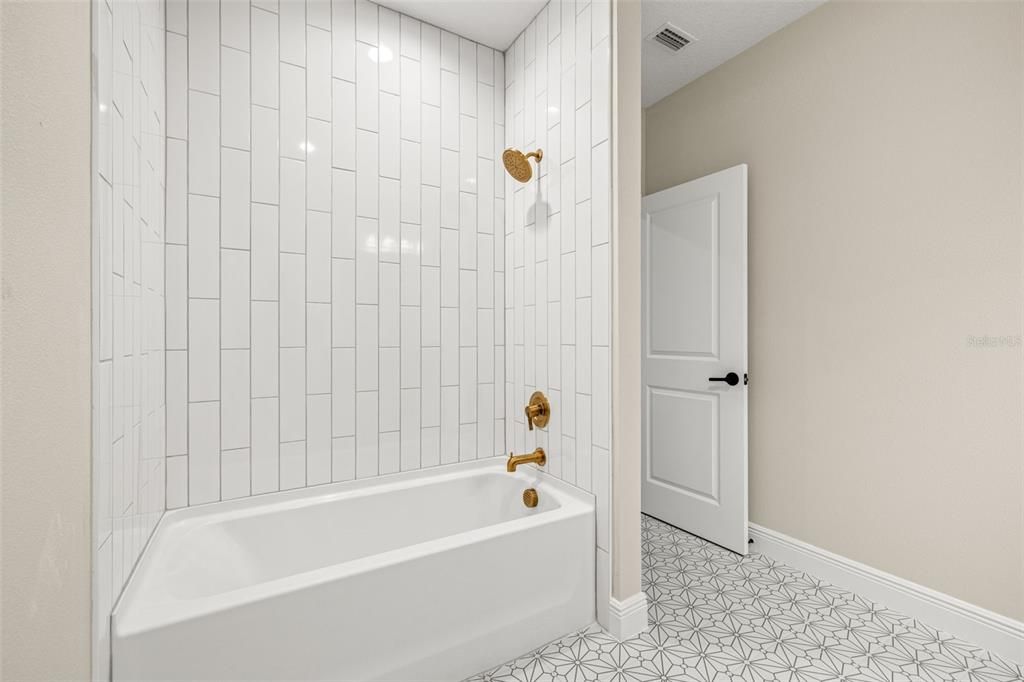 На продажу: $1,344,400 (5 спален, 4 ванн, 4605 Квадратных фут)