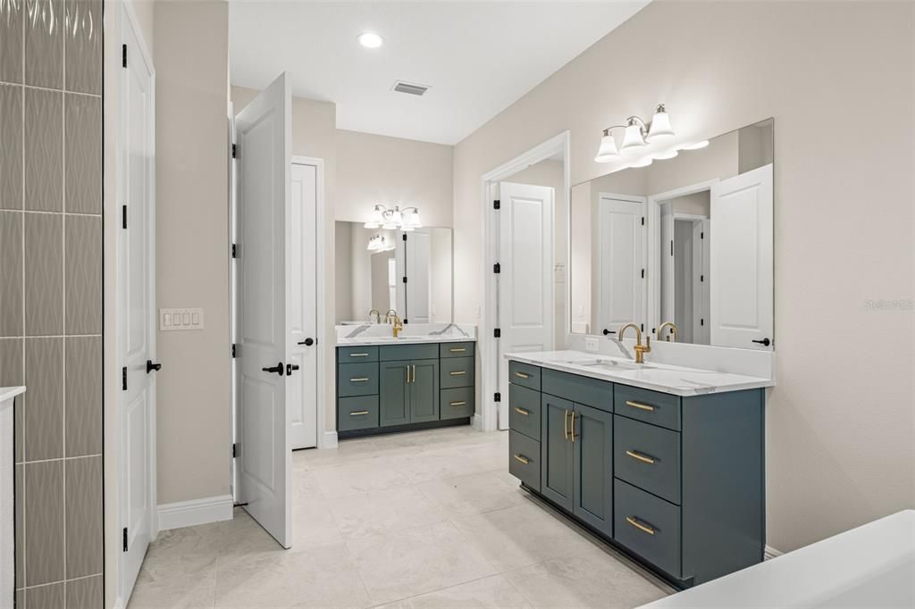 На продажу: $1,344,400 (5 спален, 4 ванн, 4605 Квадратных фут)