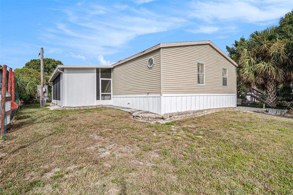 Active With Contract: $235,500 (3 beds, 2 baths, 1402 Square Feet)