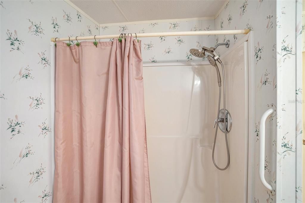 Active With Contract: $235,500 (3 beds, 2 baths, 1402 Square Feet)