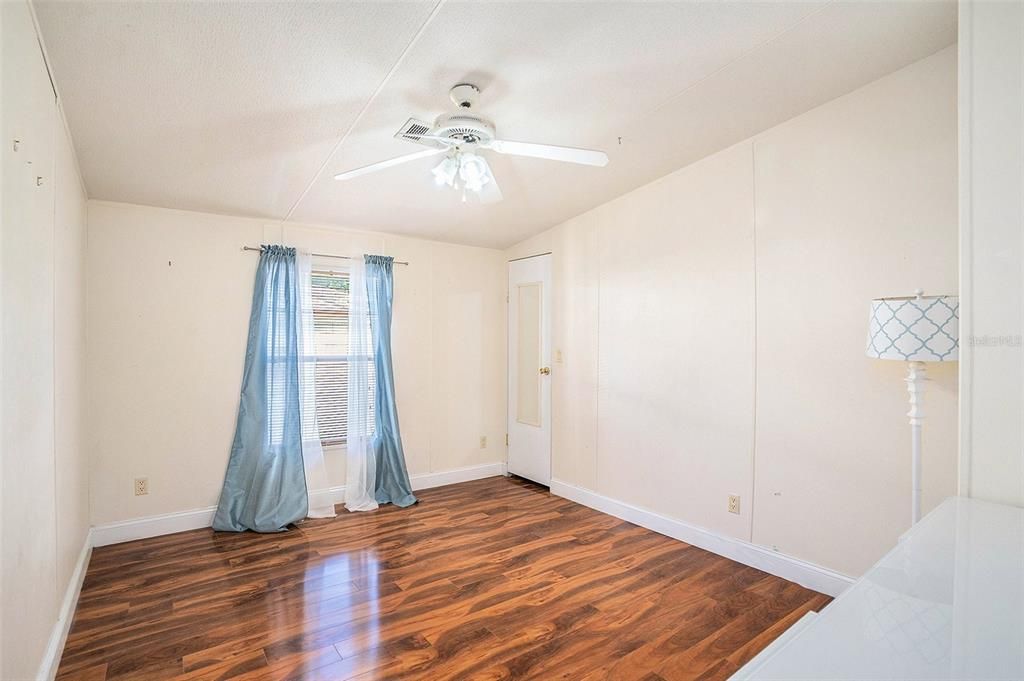 Active With Contract: $235,500 (3 beds, 2 baths, 1402 Square Feet)