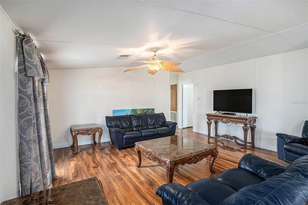 Active With Contract: $235,500 (3 beds, 2 baths, 1402 Square Feet)