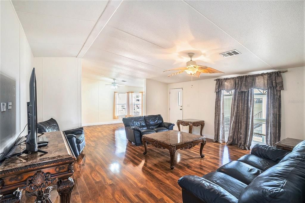 Active With Contract: $235,500 (3 beds, 2 baths, 1402 Square Feet)