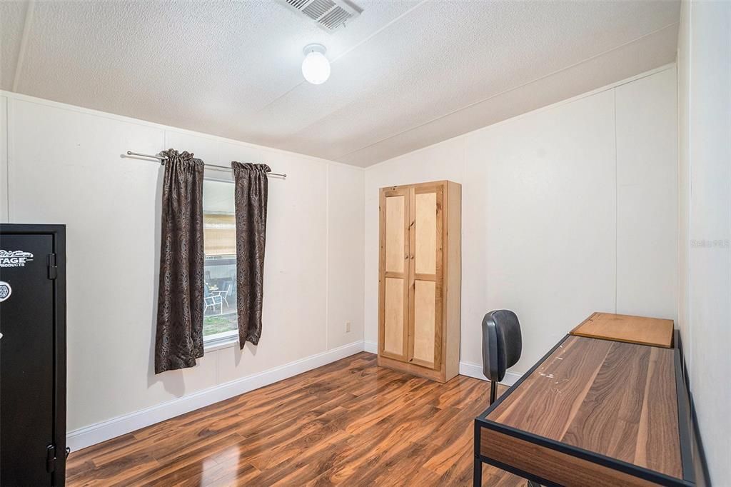 Active With Contract: $235,500 (3 beds, 2 baths, 1402 Square Feet)