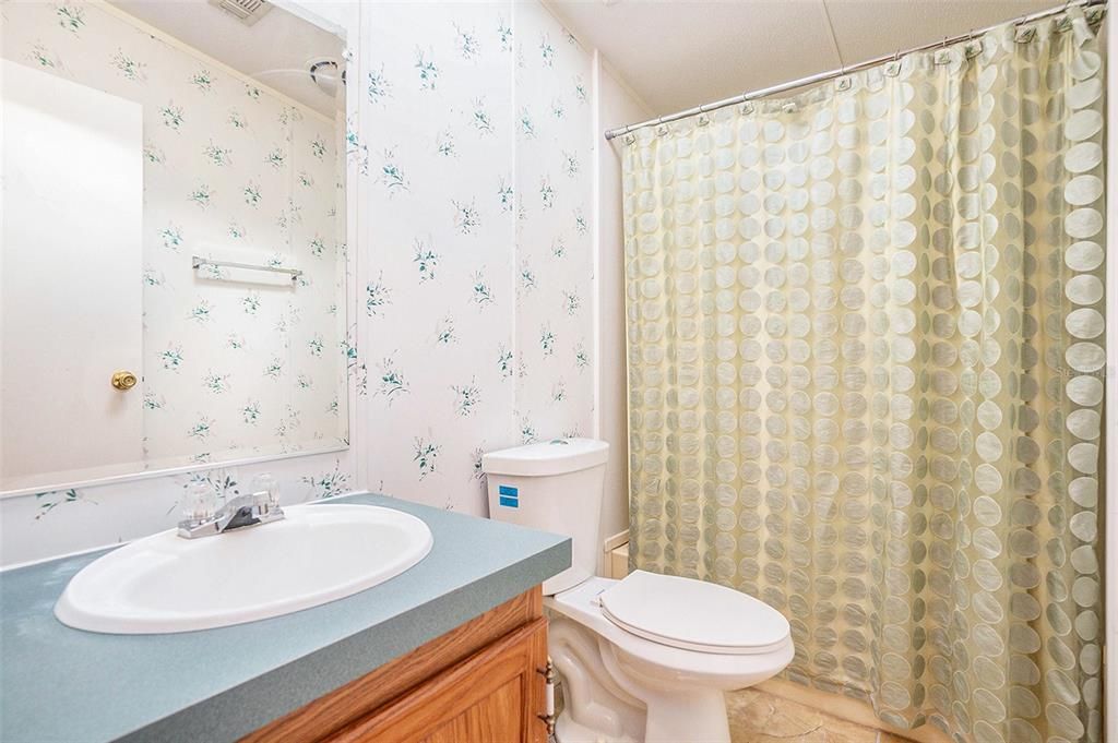 Active With Contract: $235,500 (3 beds, 2 baths, 1402 Square Feet)