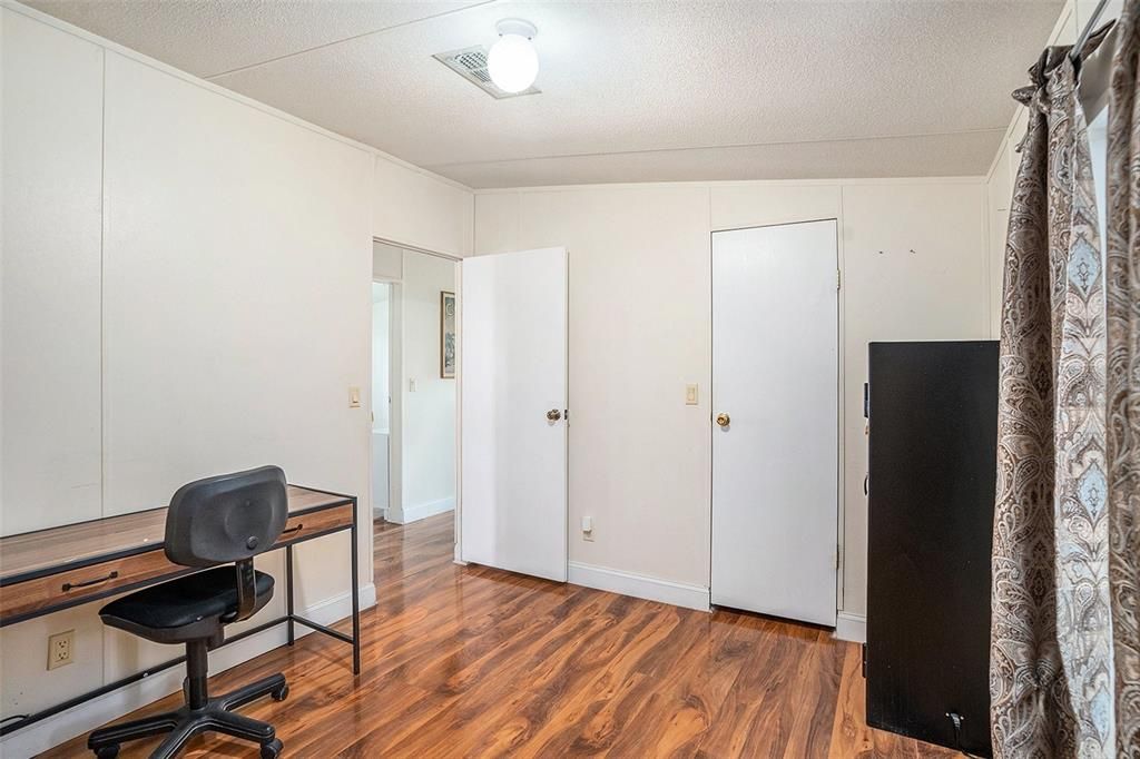 Active With Contract: $235,500 (3 beds, 2 baths, 1402 Square Feet)