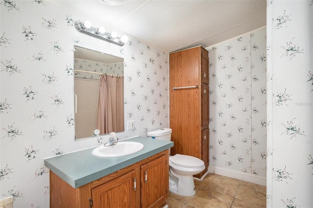 Active With Contract: $235,500 (3 beds, 2 baths, 1402 Square Feet)