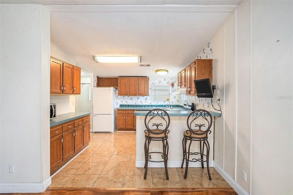 Active With Contract: $235,500 (3 beds, 2 baths, 1402 Square Feet)