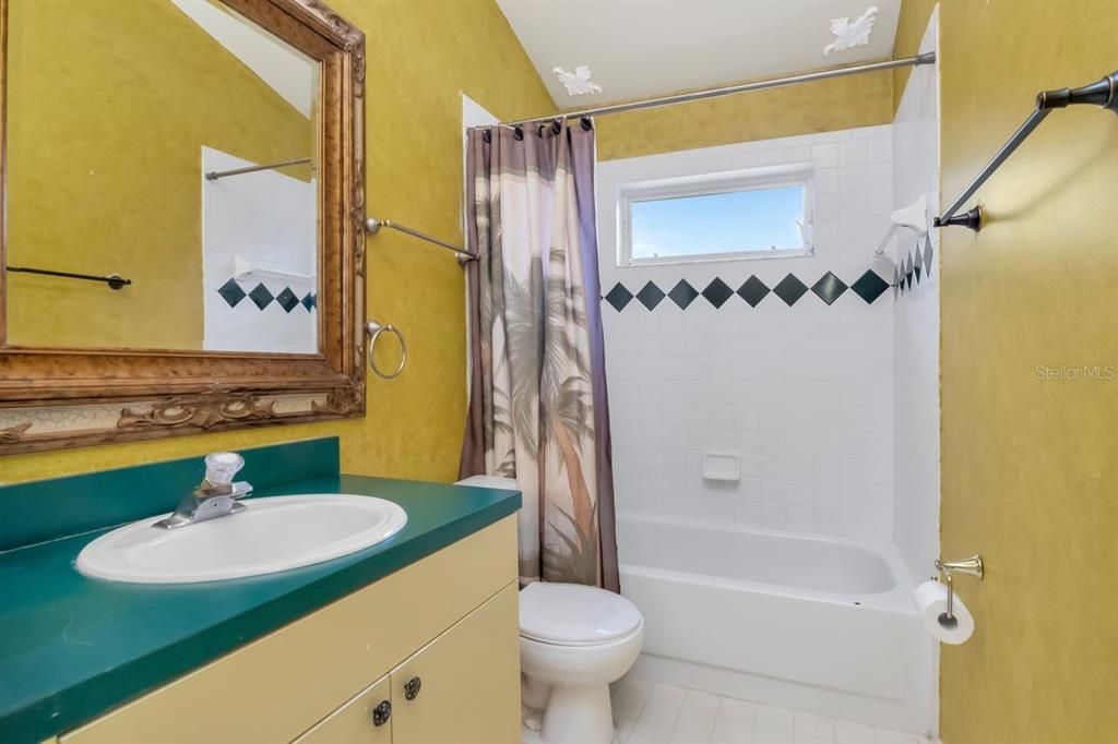 For Rent: $2,500 (3 beds, 2 baths, 2109 Square Feet)