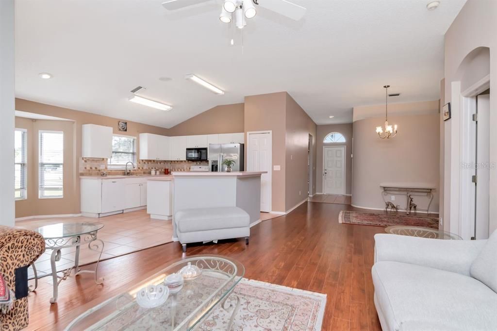 For Rent: $2,500 (3 beds, 2 baths, 2109 Square Feet)