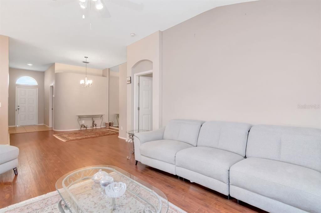 For Rent: $2,500 (3 beds, 2 baths, 2109 Square Feet)