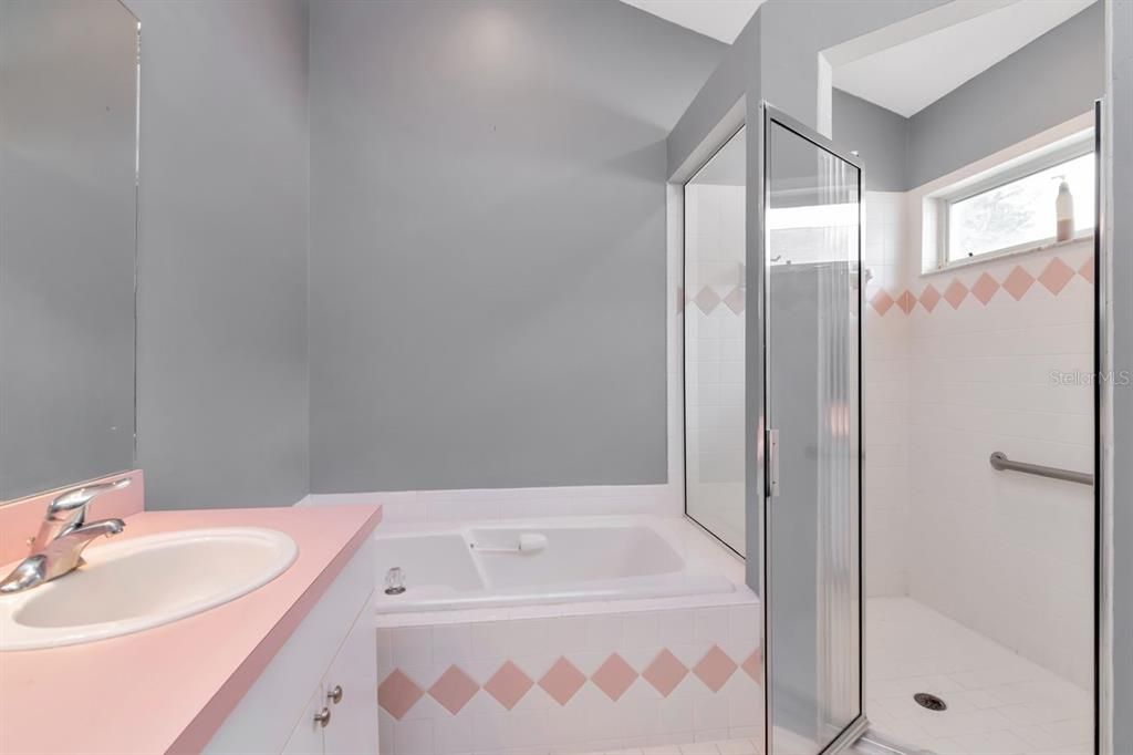 For Rent: $2,500 (3 beds, 2 baths, 2109 Square Feet)