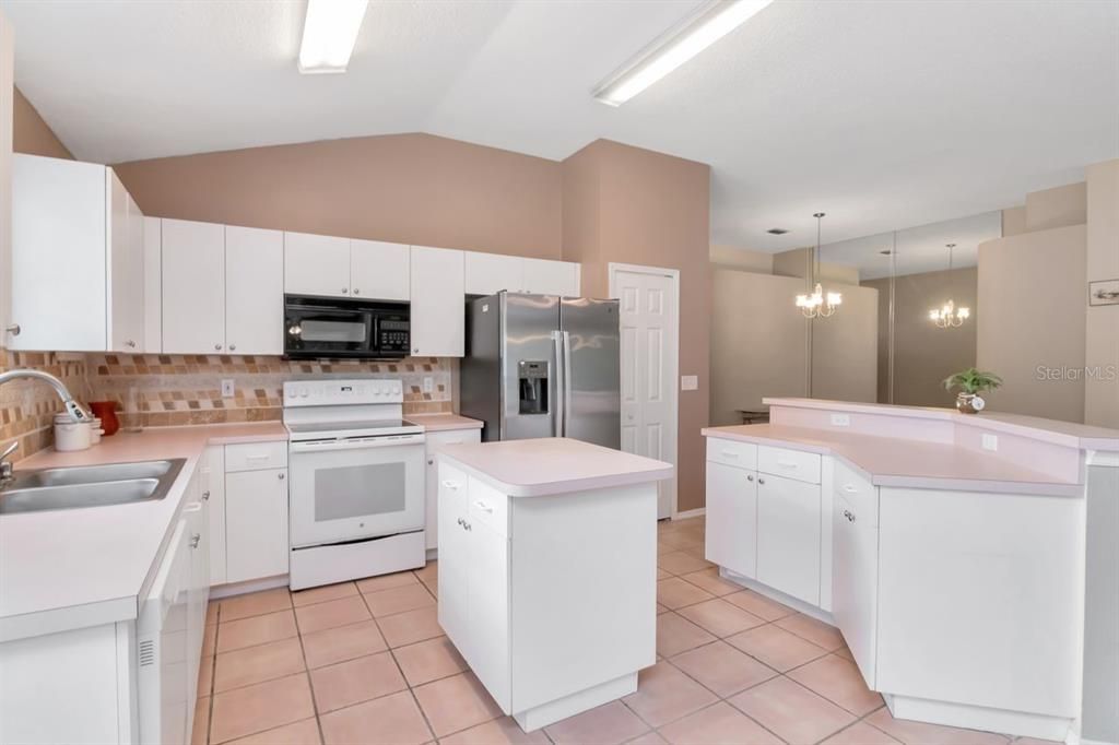 For Rent: $2,500 (3 beds, 2 baths, 2109 Square Feet)