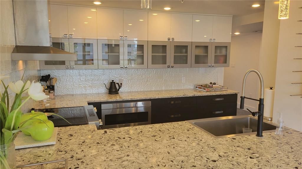 For Rent: $4,900 (2 beds, 2 baths, 1603 Square Feet)