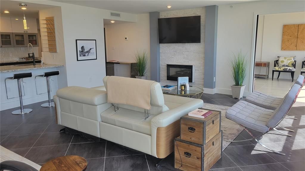 For Rent: $4,900 (2 beds, 2 baths, 1603 Square Feet)