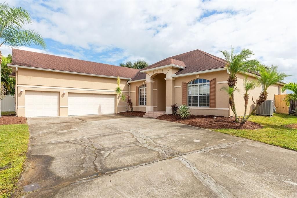 Active With Contract: $524,900 (4 beds, 3 baths, 2828 Square Feet)