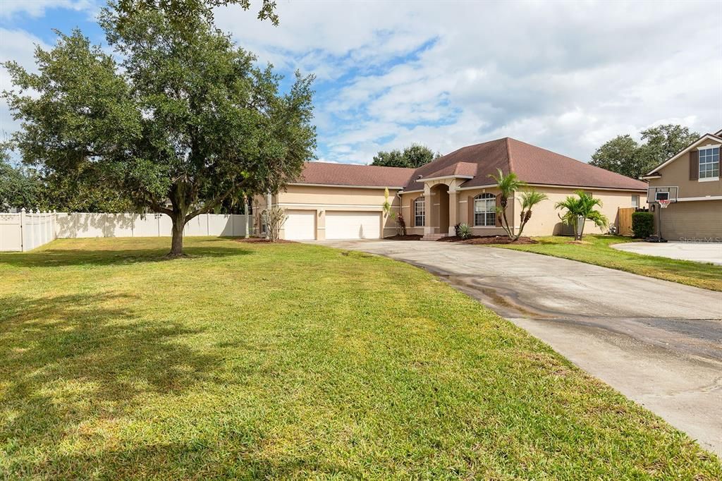 Active With Contract: $524,900 (4 beds, 3 baths, 2828 Square Feet)