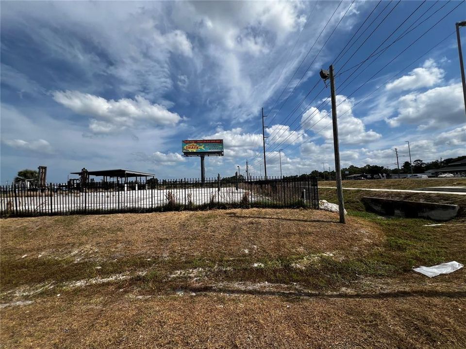 合同活跃: $795,000 (1.38 acres)