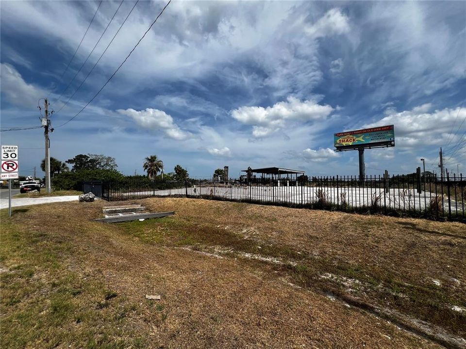 合同活跃: $795,000 (1.38 acres)