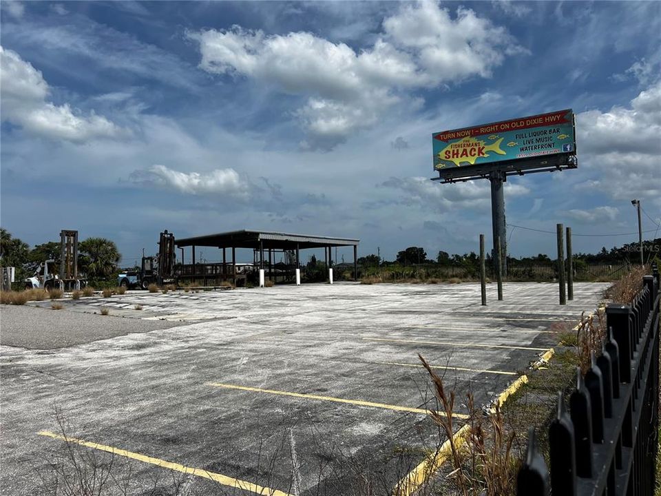 合同活跃: $795,000 (1.38 acres)